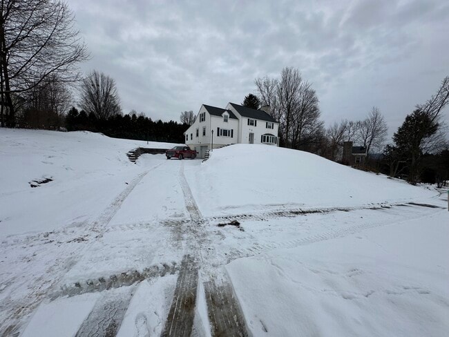 Photo - 44 Curran Rd