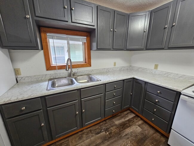 Kitchen Area 11.3x11.5 - 933 Capital Ave NE