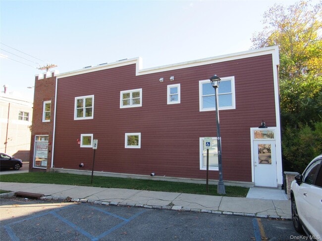 Photo - 131 Roanoke Ave Unit A