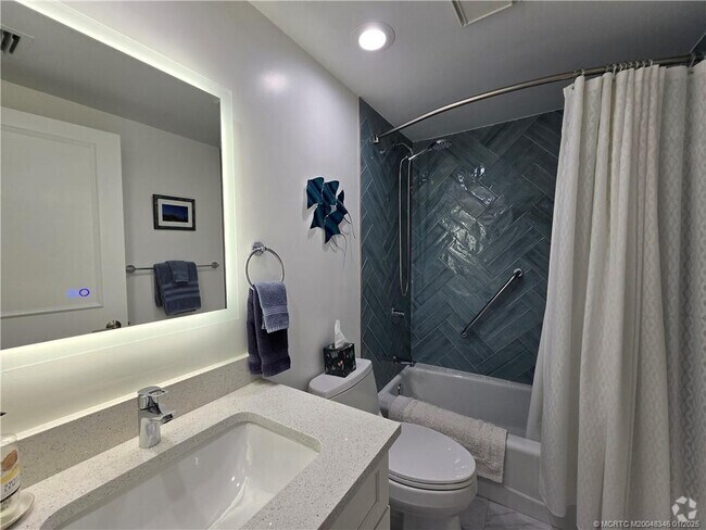 Building Photo - 185 NE Edgewater Dr Unit 5105 Rental