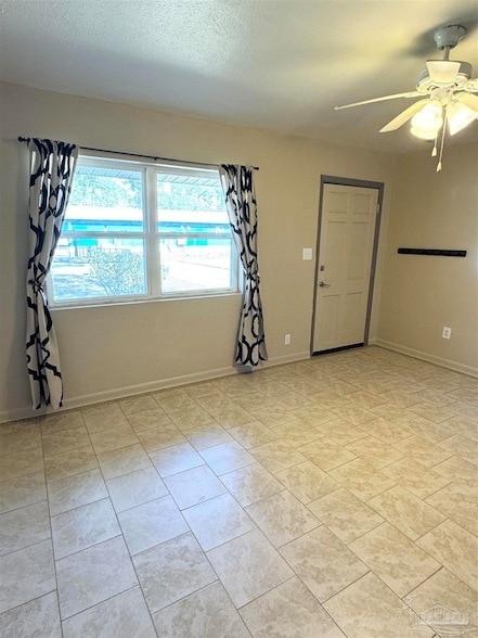 Photo - 1010 Hawthorn Dr