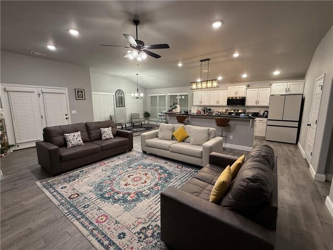 Photo - 941 Sundance Ln