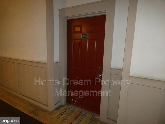 Photo - 2465 Army Navy Dr