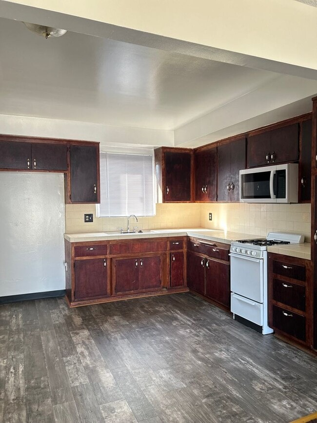 1622 W 81st St, Los Angeles, CA 90047