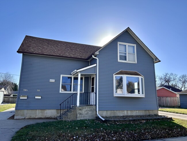 Photo - 514 4th Ave NE