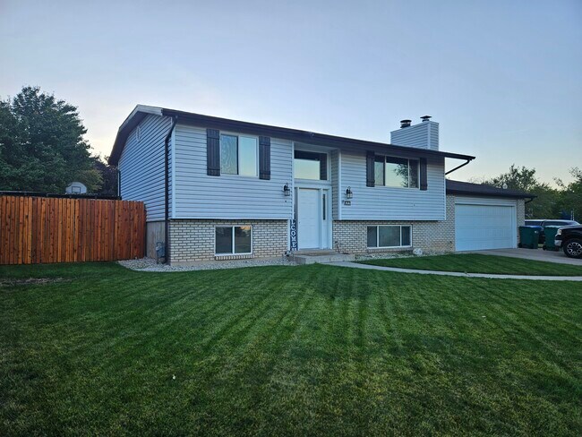 Photo - 166 N 1150 W House