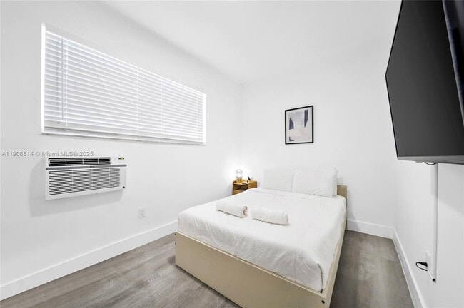 Building Photo - 1029 SW 5th St Unit 1