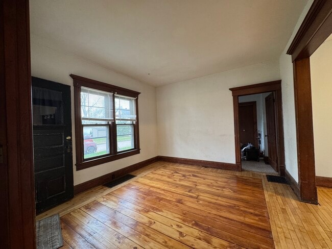 Living room - 1003 N Division St Unit DIVISION- LOWER