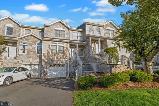 Building Photo - 158 Autumn Ridge Rd
