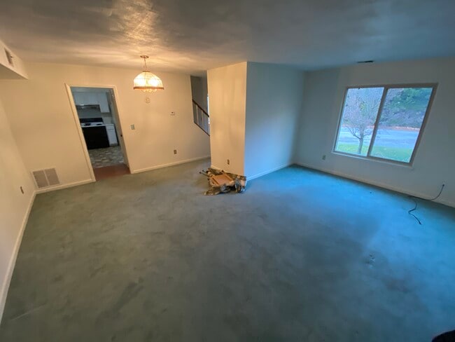 Photo - 500 Nellies Cave Rd