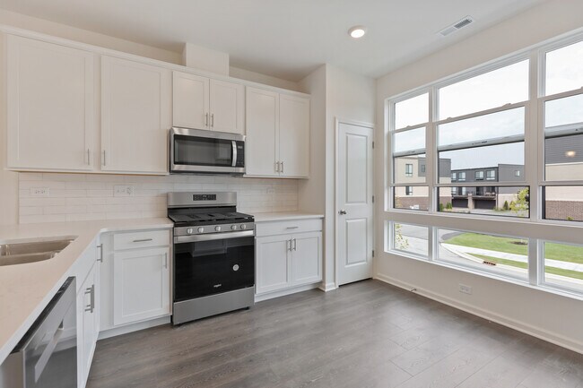 1289 Lakepointe Dr
