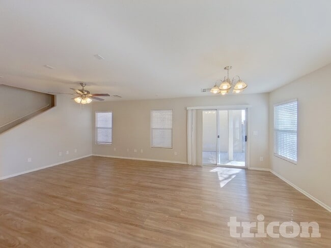 Photo - 1227 Golden Apple St