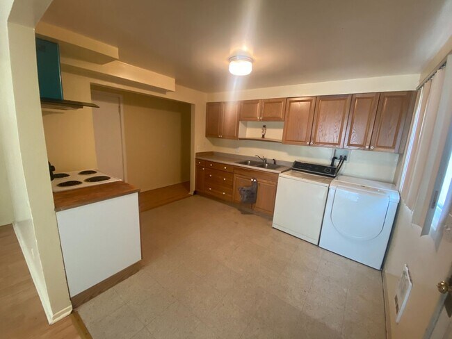 903/905 E. Hoffman Ave