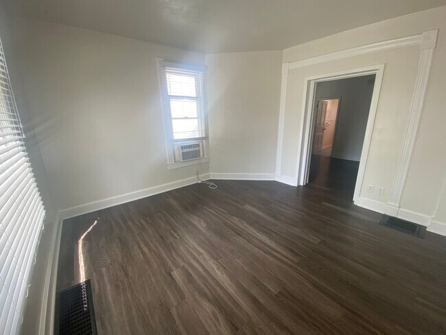 Photo - 222 Fairchild St