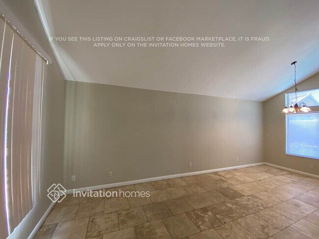 Photo - 764 W La Pryor Ln