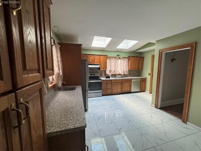 Photo - 2119 Maple Ave