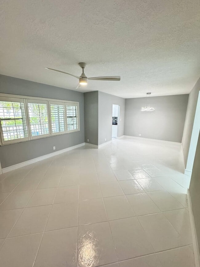 Photo - 100 Royal Palm Way Unidad 2070