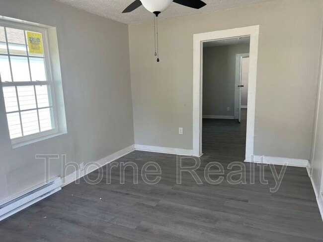 Photo - 812 E Grand Ave
