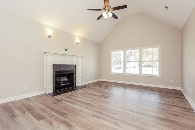 Photo - 832 Hammersmith Dr