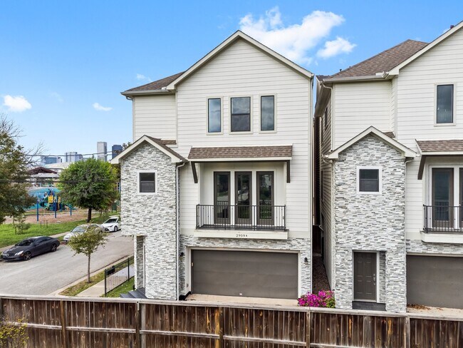 Photo - 2909 Gillespie St