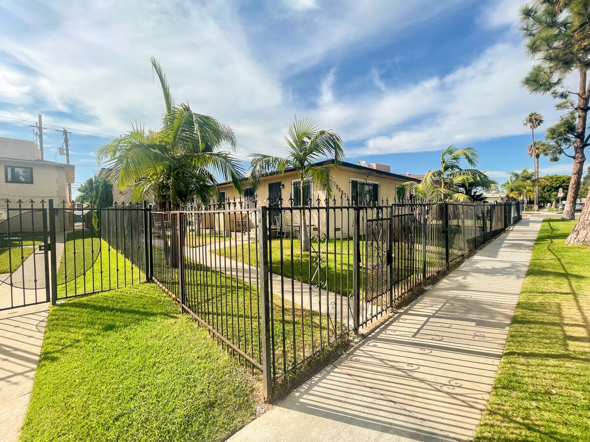 Photo - 10407 Crenshaw Blvd Apartments