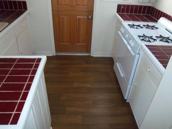 kitchen, to rear entrance - 445 34th St Unit Upper