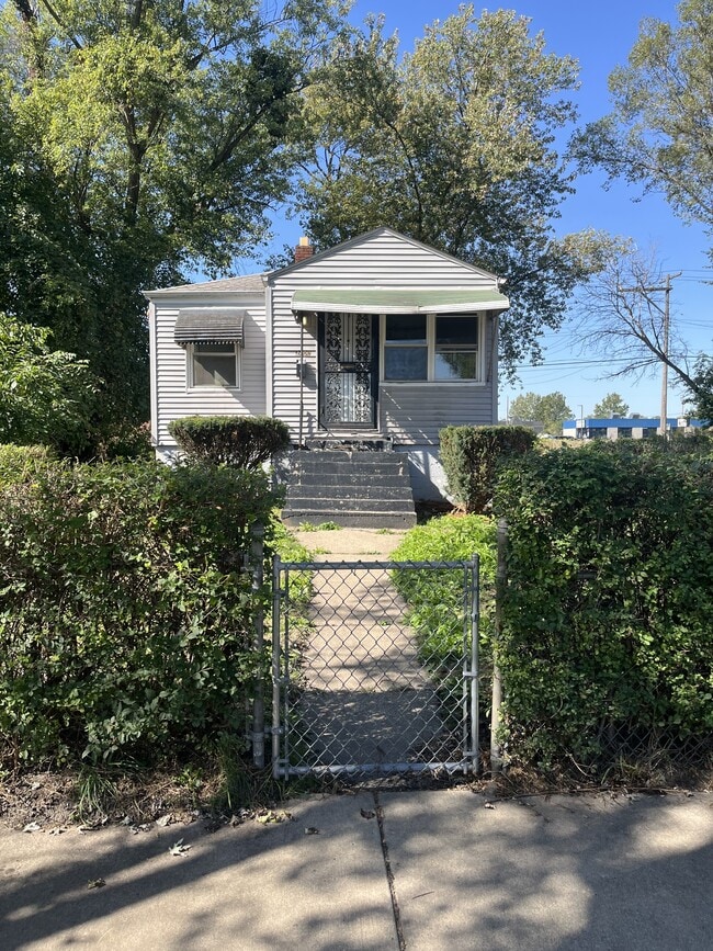 Building Photo - 2400 Johnson St Rental