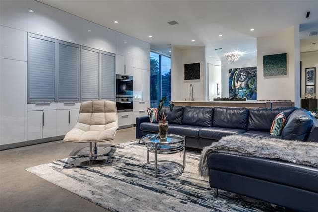 Photo - 2300 N Carroll Ave