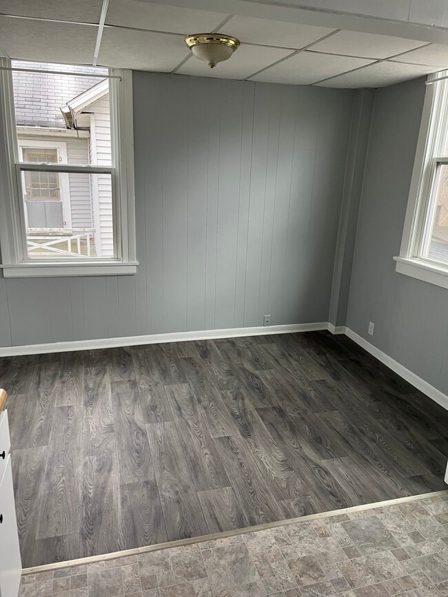 Dining Room - 527 W Main St Unit B