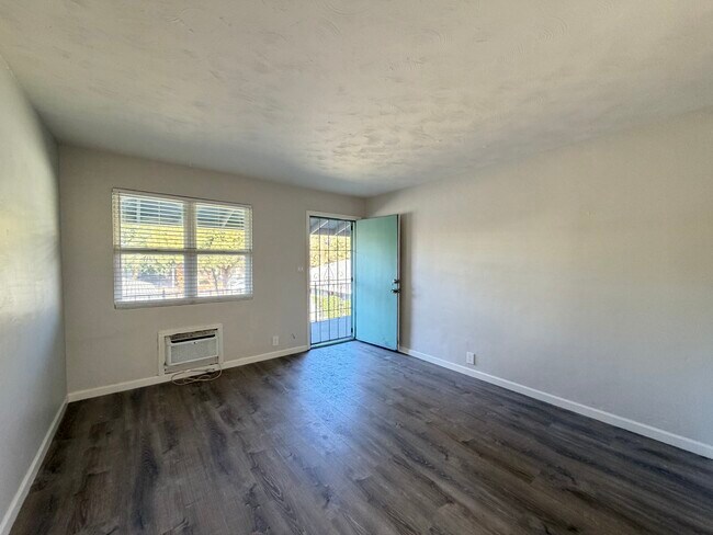 Photo - 829 N 4th Ave