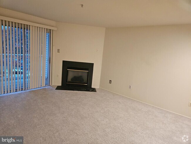 Building Photo - 14200 Farnsworth Ln Unit 208 Rental