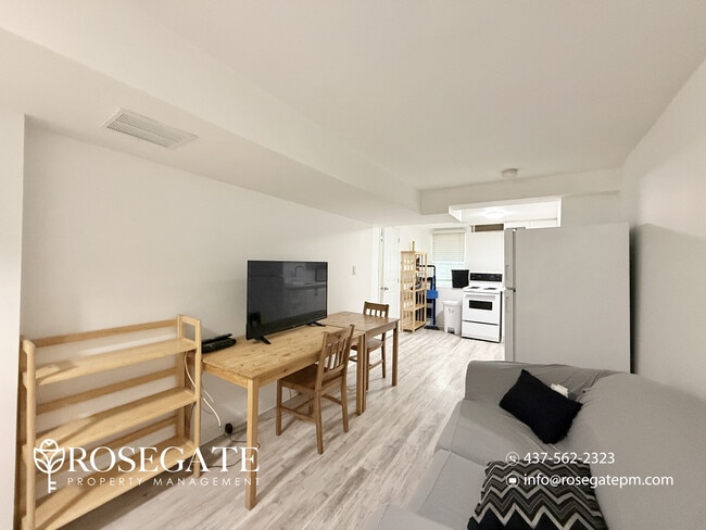 Photo - Cozy All-Inclusive Studio Basement Apartment with Central Air – Pickering Unit 2