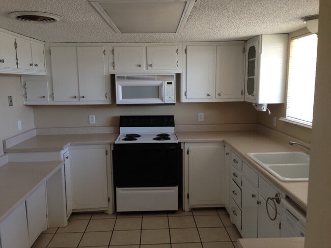 Photo - 513 Corrales Rd