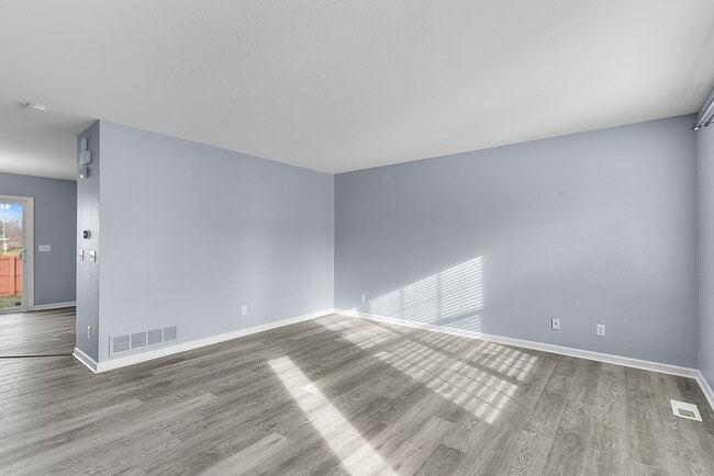 Photo - 19350 V St