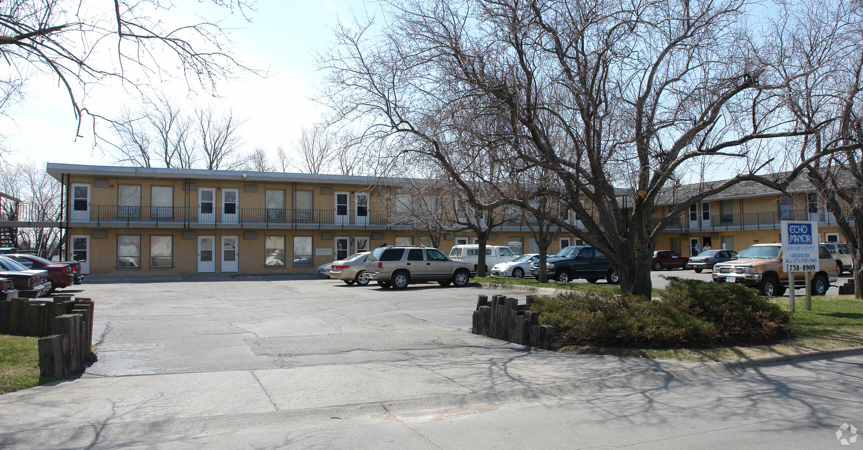 Echo Manor - Echo Manor Apartments