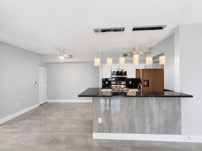 Building Photo - Completely remodeled first-floor condo in one of North Naples