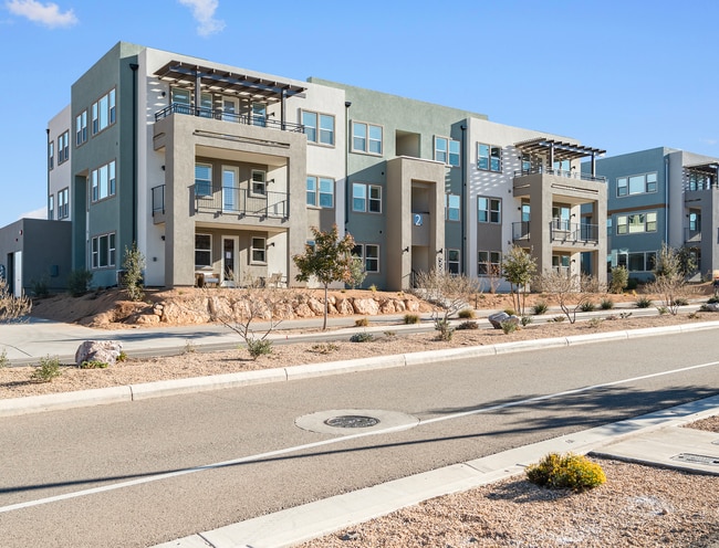 Building Photo - Desert Color Delight!