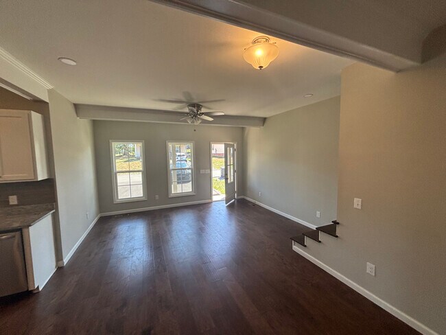 Photo - 106 Apache Ln