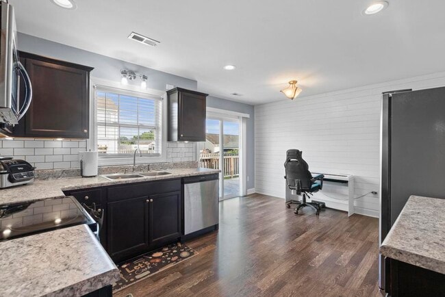 Photo - 301 Pine Ridge Ln