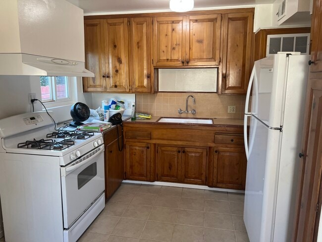 Building Photo - 376 Richfield Ave Rental