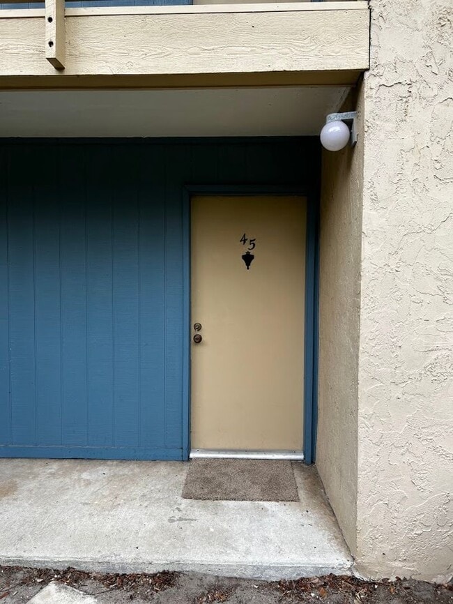 Location, location, location! 875 SF Unit-... - Location, location, location! 875 SF Condo Unit-...