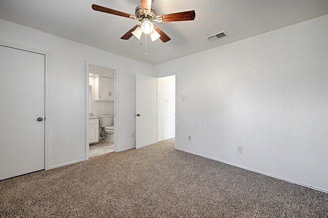 Photo - 2506 Oak Leaf Dr