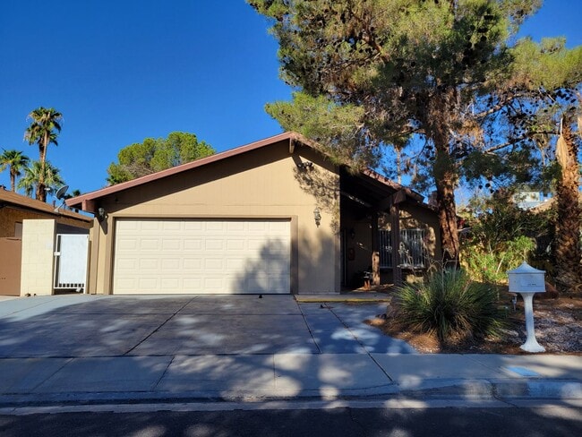 Building Photo - Single story in Montara Est 4 bed/2 full b... Rental
