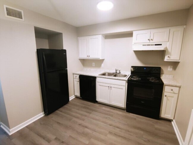 Photo - 2200 Fort Roots Dr