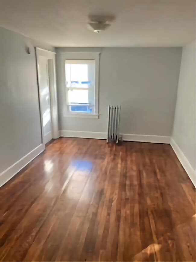 Living room - 10 Downs Ave Apartments Unit 2
