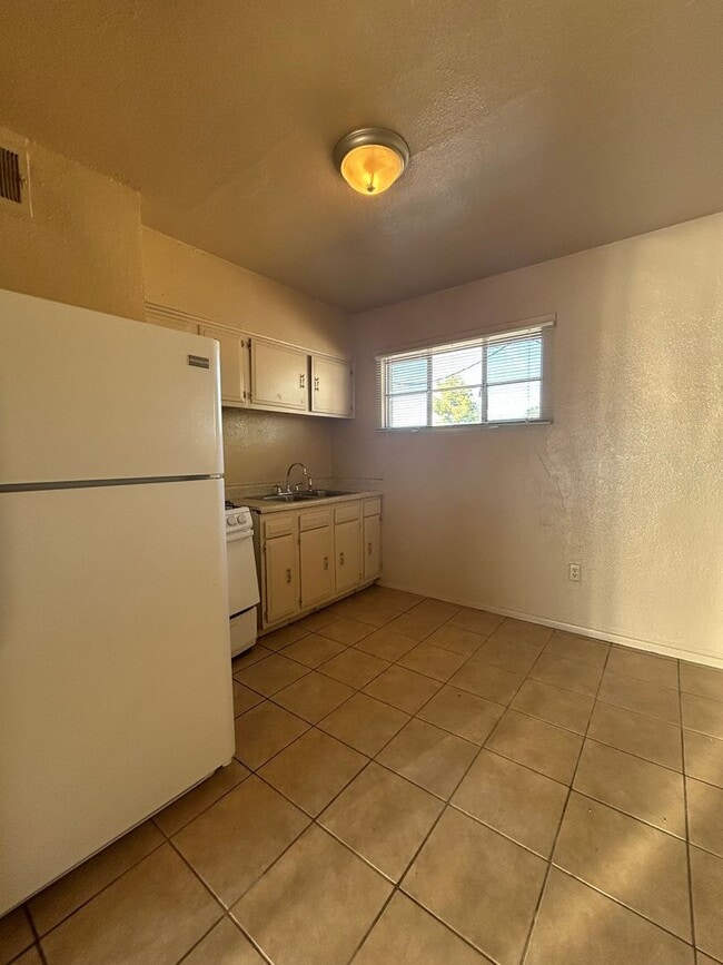 Photo - Apartment in Tucson's Historical Neighborhood! Unit Forg2130A