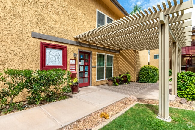 Leasing Office - Scottsdale Serrento