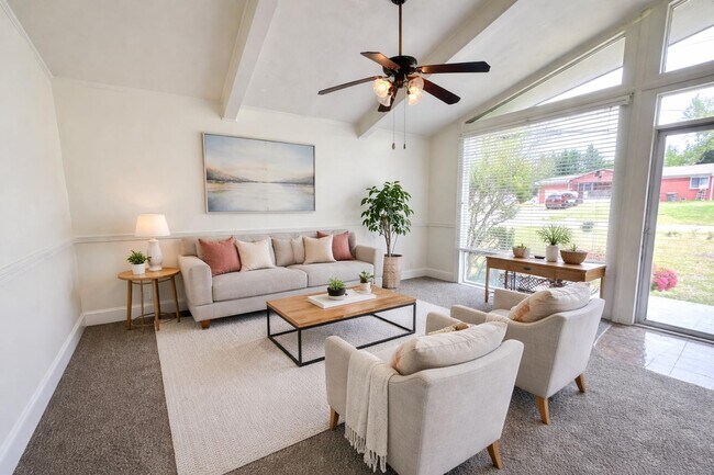 Photo - 1003 Robinhood Ln