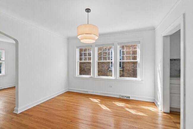 Photo - 5266 N La Crosse Ave