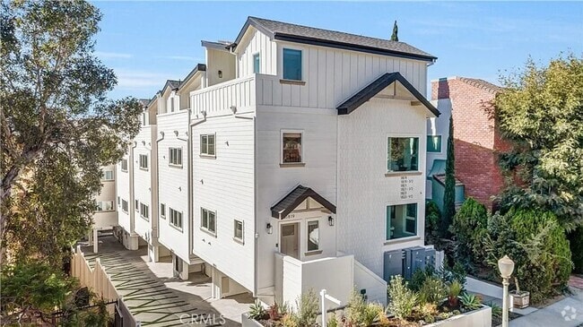Building Photo - 1823 1/2-1823 1/2 Westholme Ave Rental